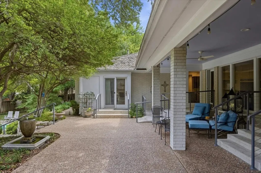 2209 Canterbury Drive Westover Hills TX 76107