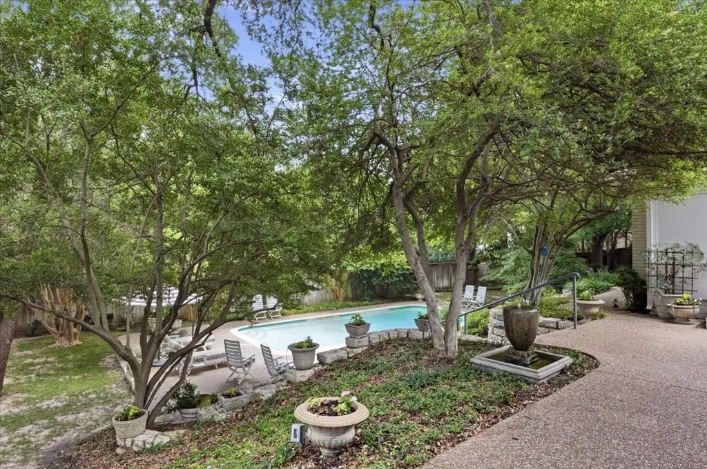 2209 Canterbury Drive Westover Hills TX 76107