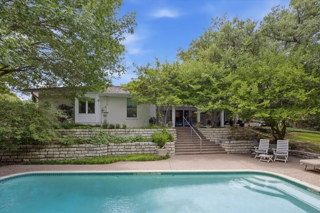 2209 Canterbury Drive Westover Hills TX 76107