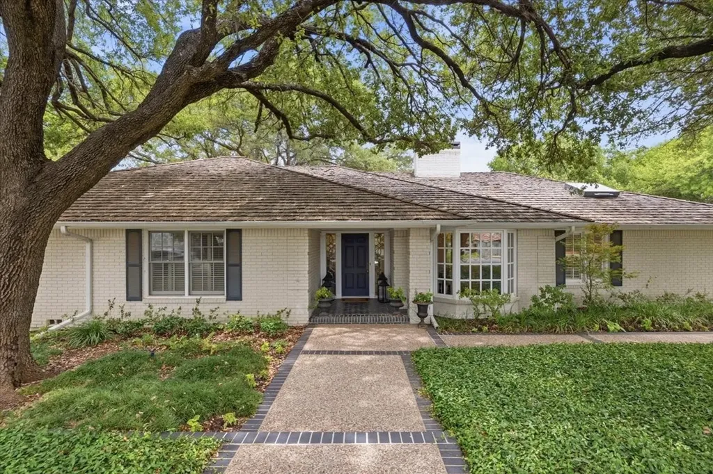 2209 Canterbury Drive Westover Hills TX 76107