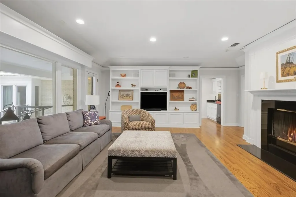 2209 Canterbury Drive Westover Hills TX 76107