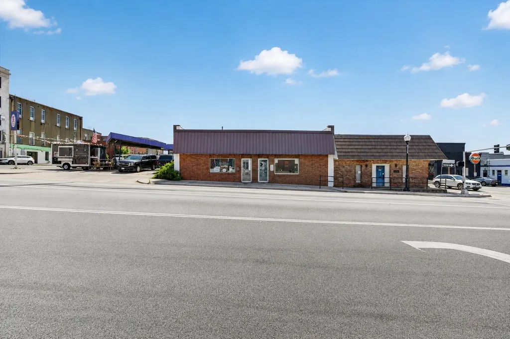 221-223 N Locust Street Denton TX 76201