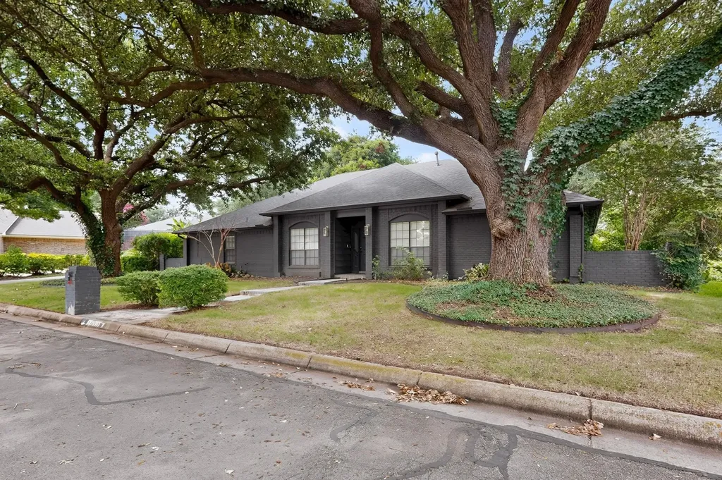 3900 N Shadycreek Drive Arlington TX 76013