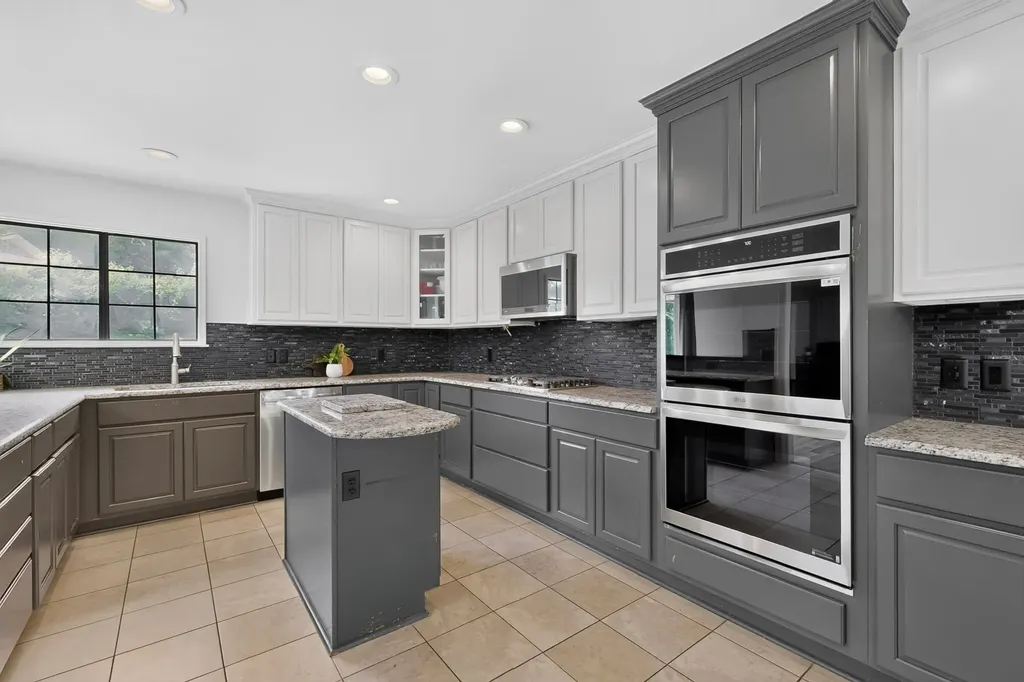 3900 N Shadycreek Drive Arlington TX 76013