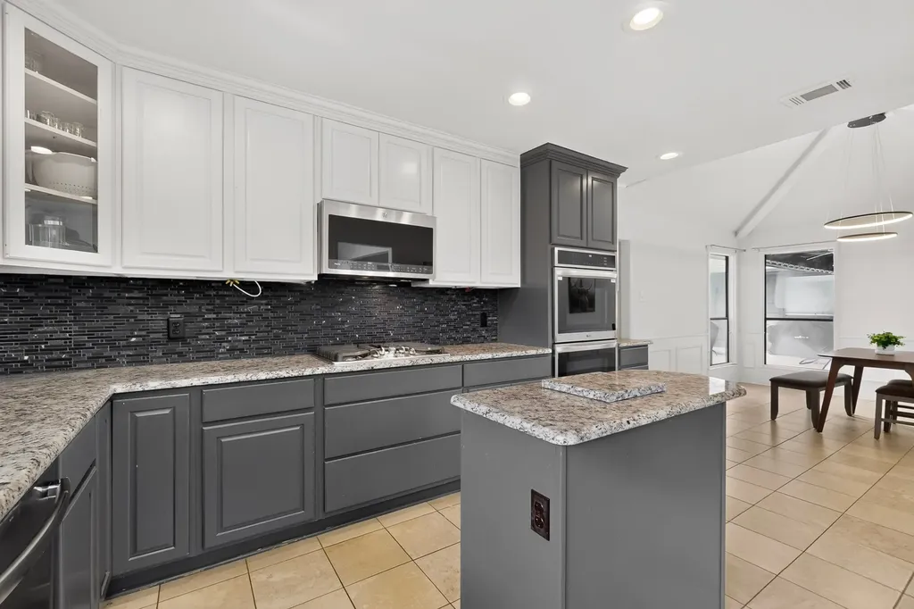 3900 N Shadycreek Drive Arlington TX 76013