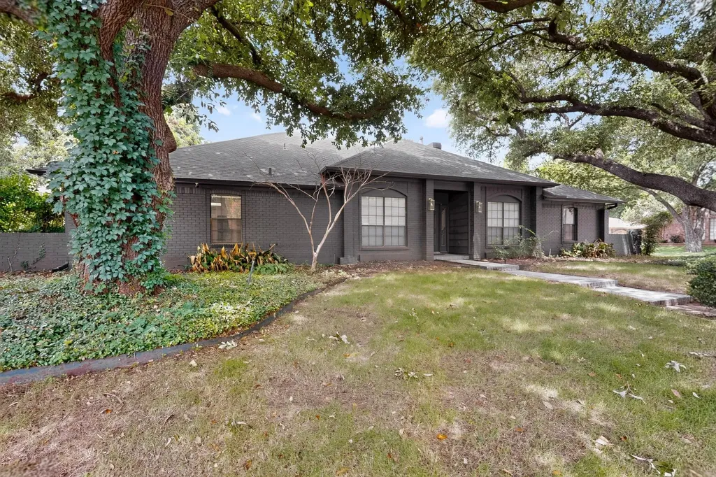 3900 N Shadycreek Drive Arlington TX 76013