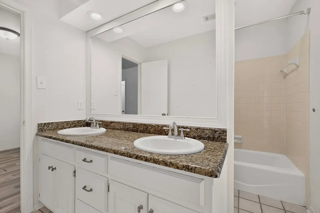3900 N Shadycreek Drive Arlington TX 76013