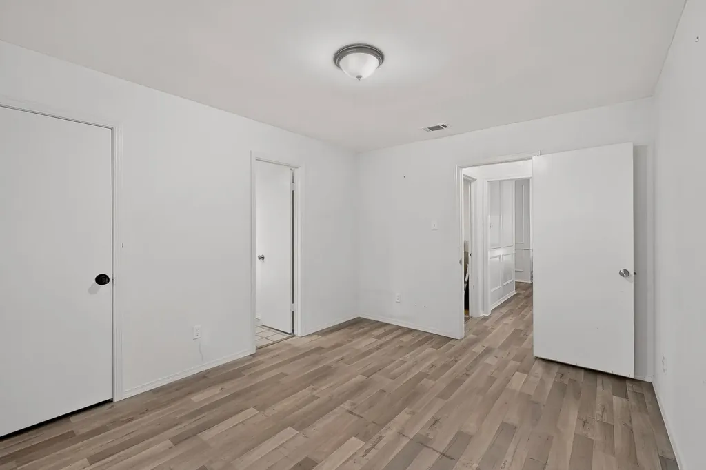 3900 N Shadycreek Drive Arlington TX 76013
