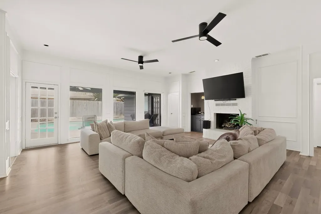 3900 N Shadycreek Drive Arlington TX 76013
