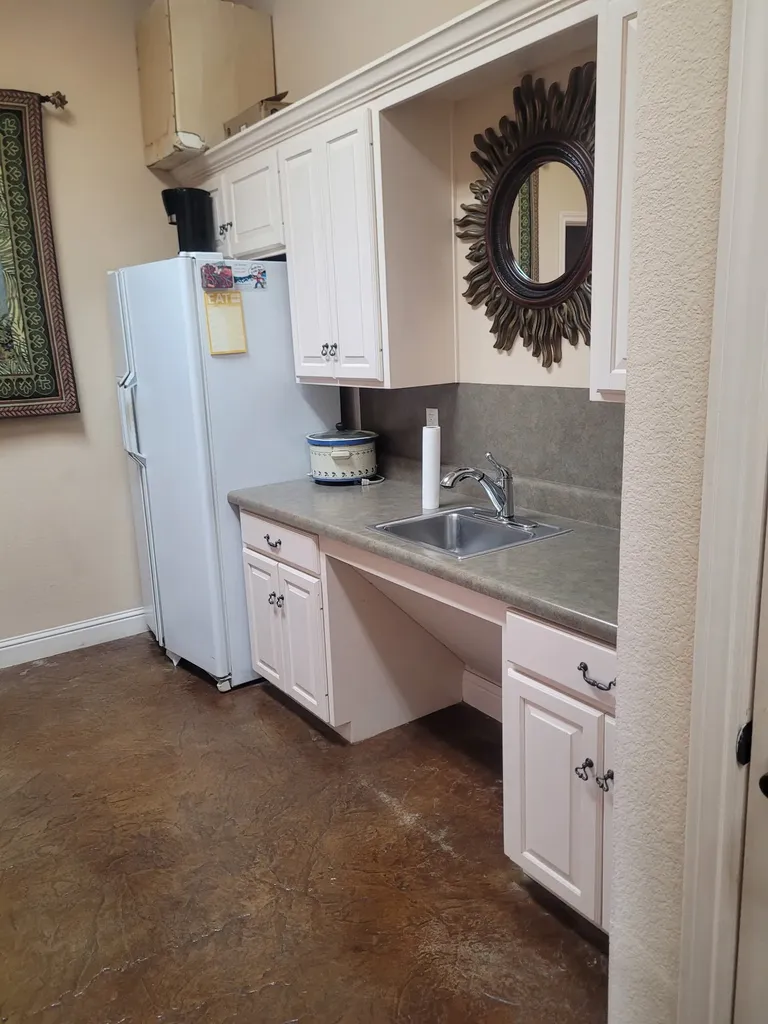 1905 W Ennis Avenue Ennis TX 75119