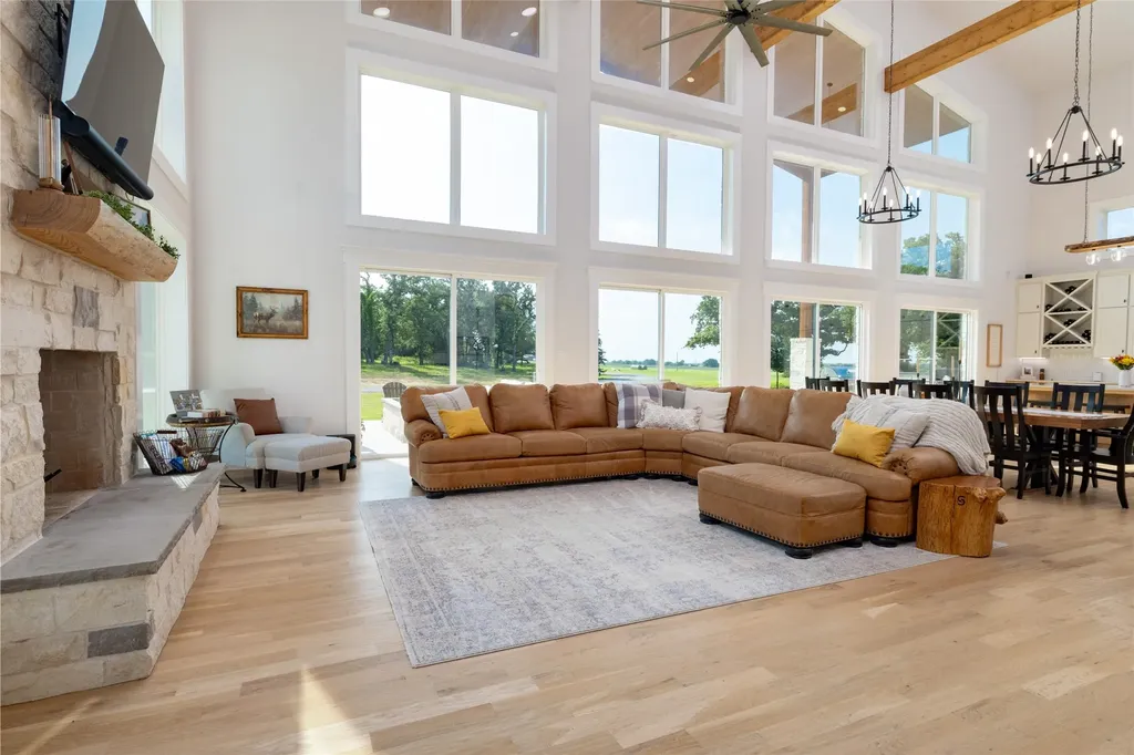 1100 County Road 1785 Sunset TX 76270