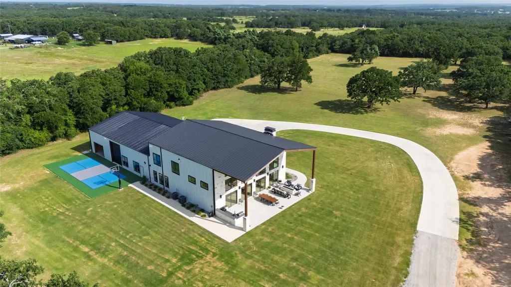 1100 County Road 1785 Sunset TX 76270