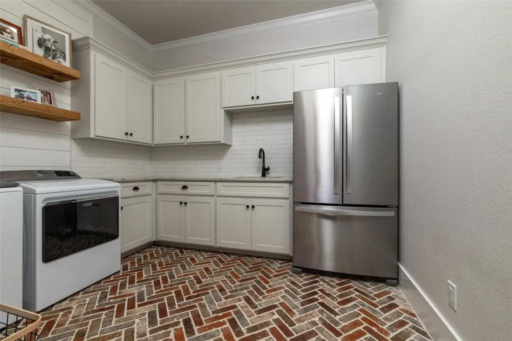 1100 County Road 1785 Sunset TX 76270