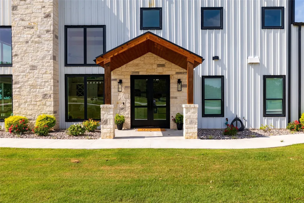 1100 County Road 1785 Sunset TX 76270