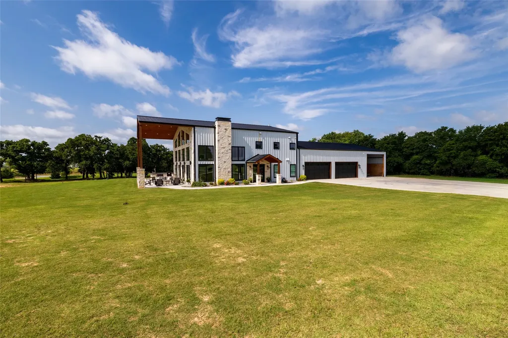 1100 County Road 1785 Sunset TX 76270