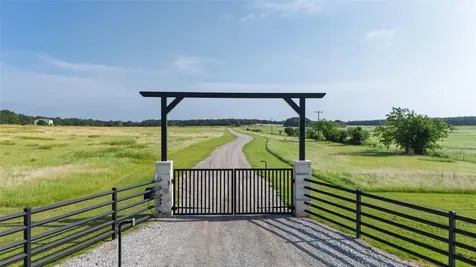 1100 County Road 1785 Sunset TX 76270