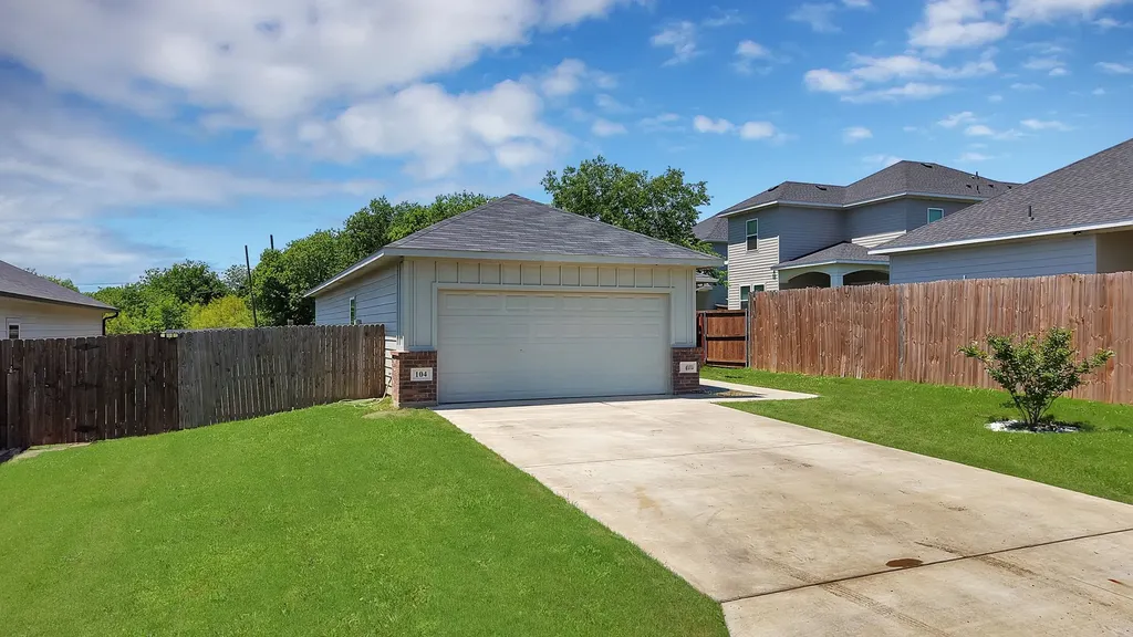 104 Sweeney Street Hillsboro TX 76645