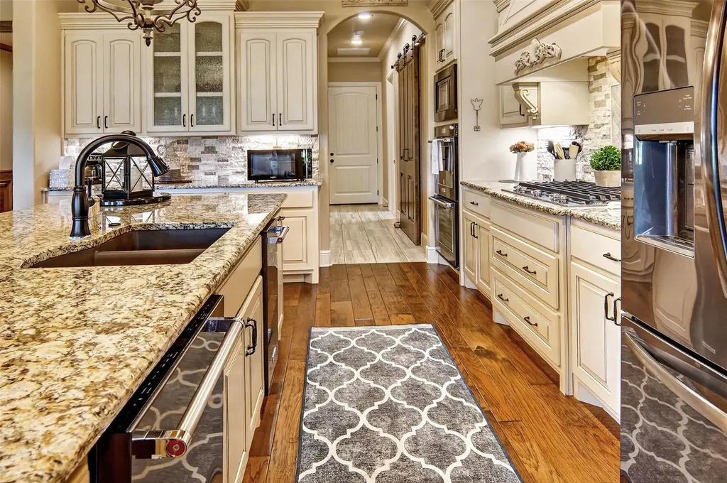 1221 Prestwick Court Granbury TX 76048