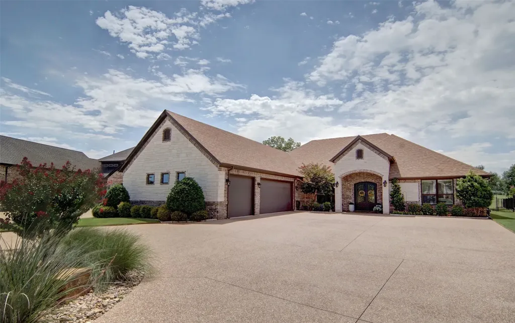 1221 Prestwick Court Granbury TX 76048