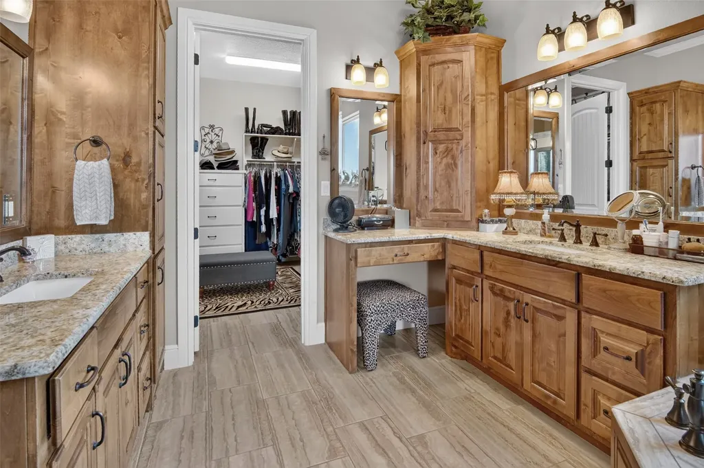 1221 Prestwick Court Granbury TX 76048
