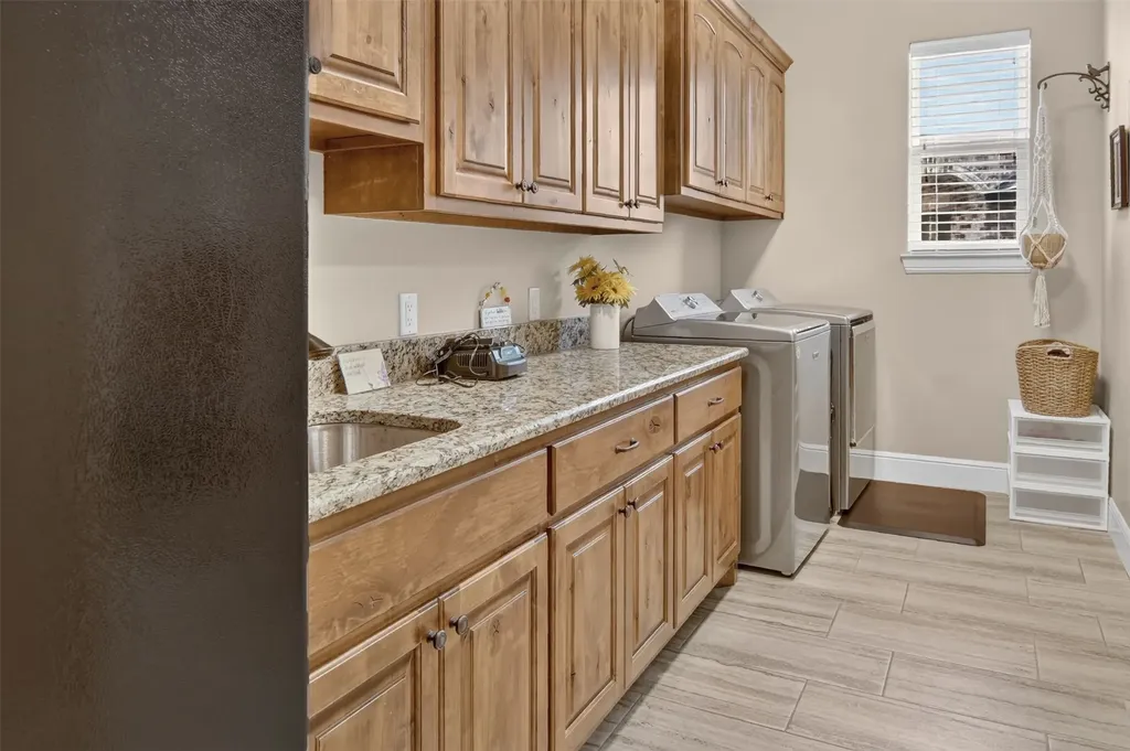 1221 Prestwick Court Granbury TX 76048