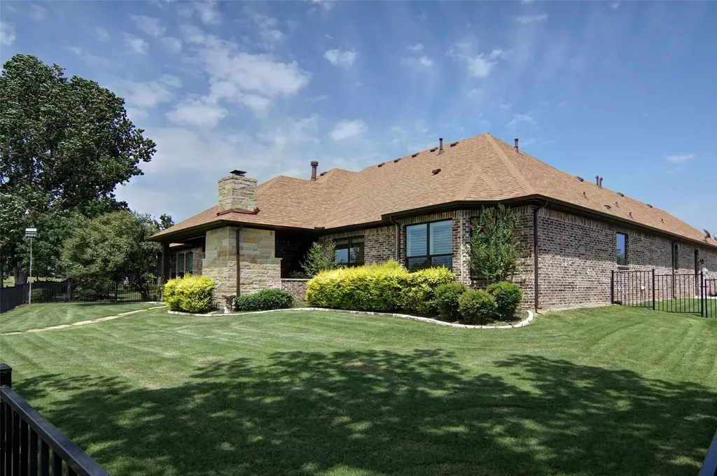 1221 Prestwick Court Granbury TX 76048