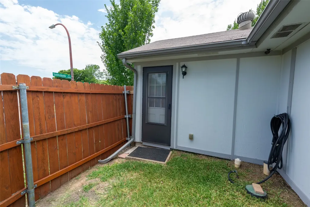 6700 Sunnybank Drive Fort Worth TX 76137
