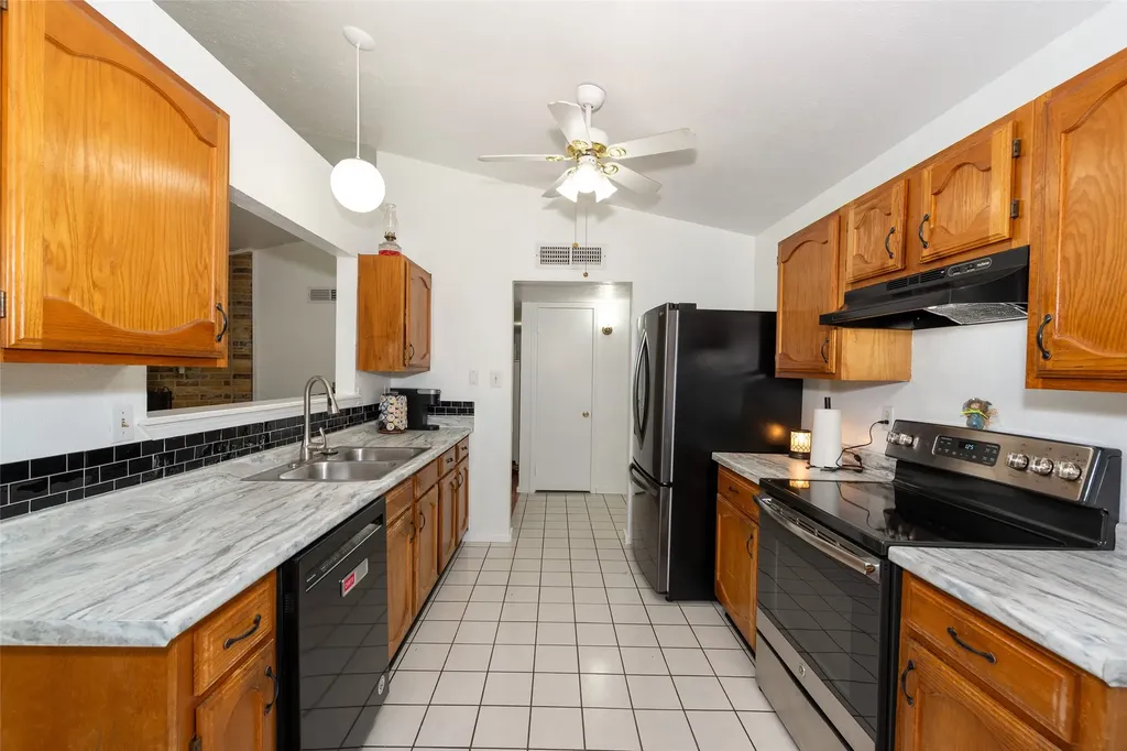 6700 Sunnybank Drive Fort Worth TX 76137