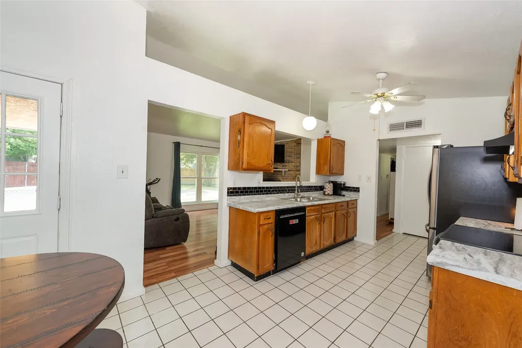 6700 Sunnybank Drive Fort Worth TX 76137