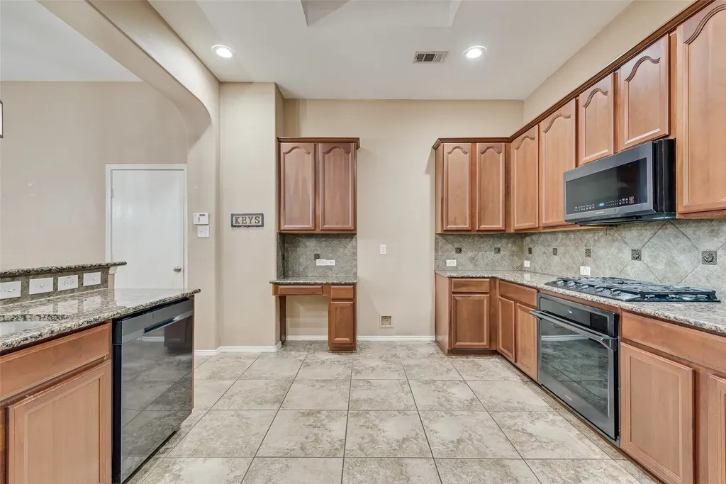 5512 Lavaca Road Grand Prairie TX 75052