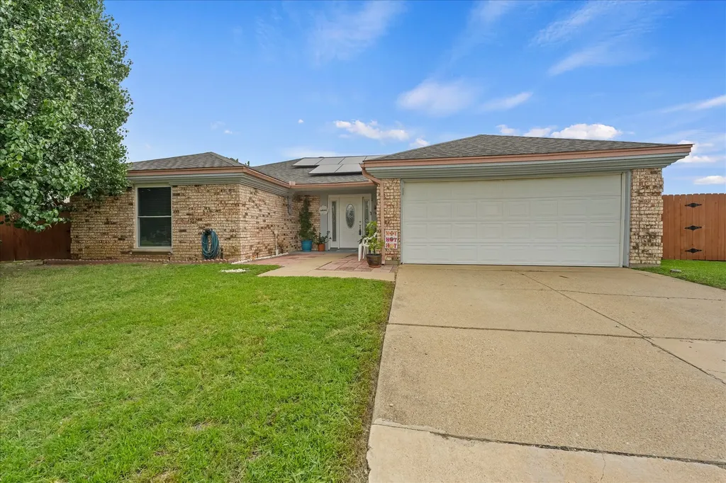 3030 Meadow Creek Court Grand Prairie TX 75052