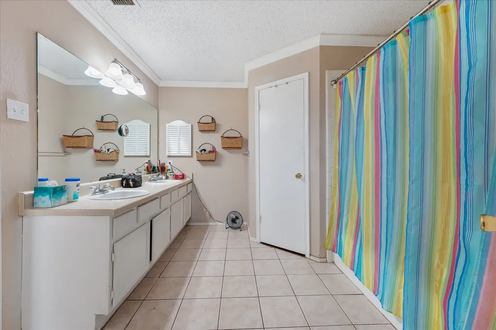 3030 Meadow Creek Court Grand Prairie TX 75052