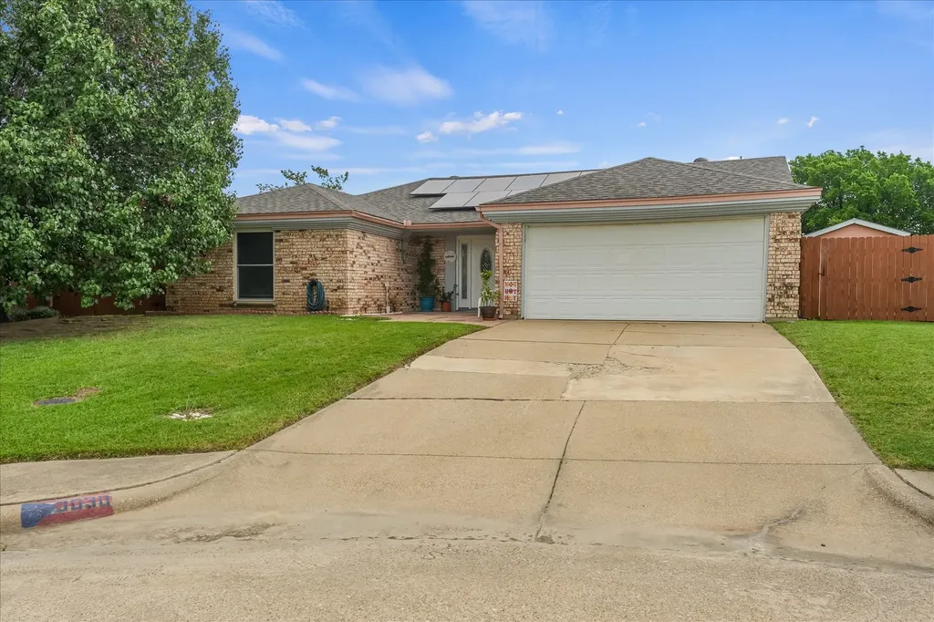3030 Meadow Creek Court Grand Prairie TX 75052