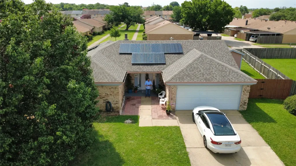 3030 Meadow Creek Court Grand Prairie TX 75052