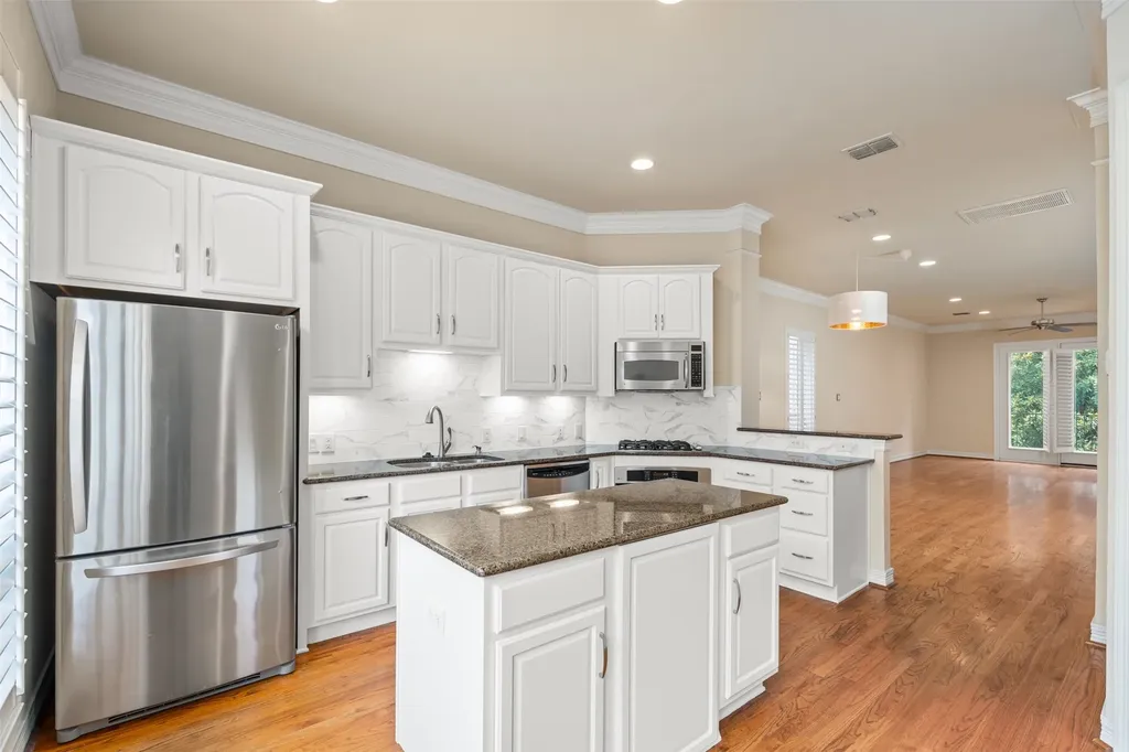 4230 Holland Avenue Dallas TX 75219