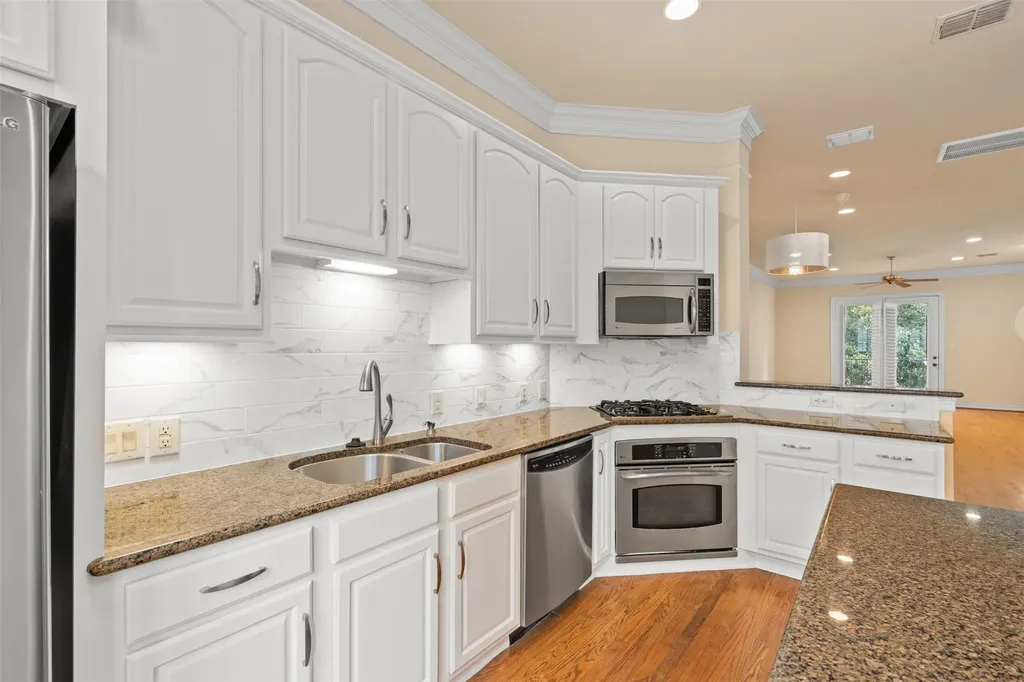 4230 Holland Avenue Dallas TX 75219