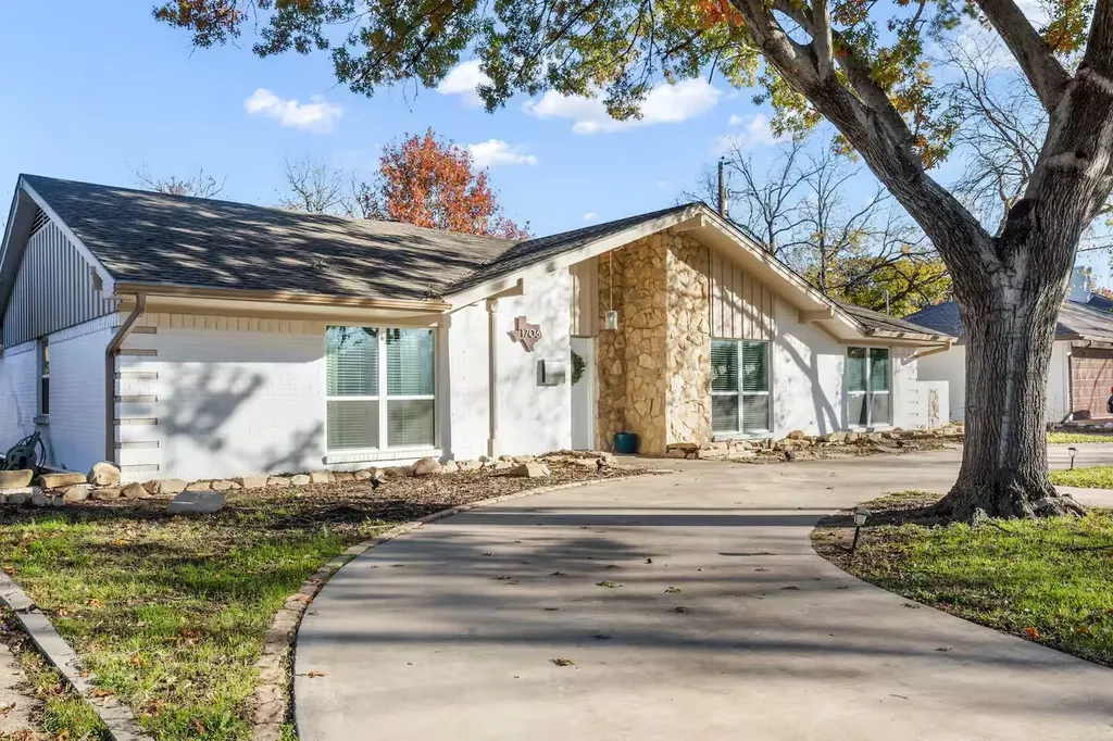 1706 Esquire Place Grand Prairie TX 75050