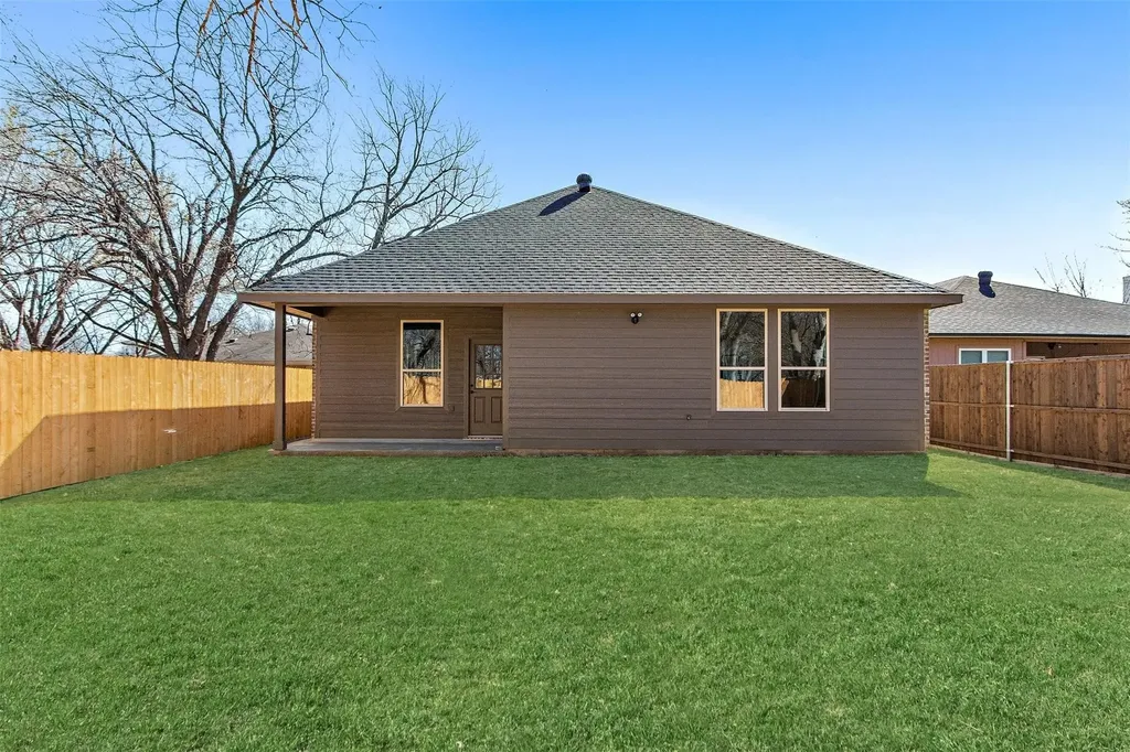 2117 Avenue B Grand Prairie TX 75051
