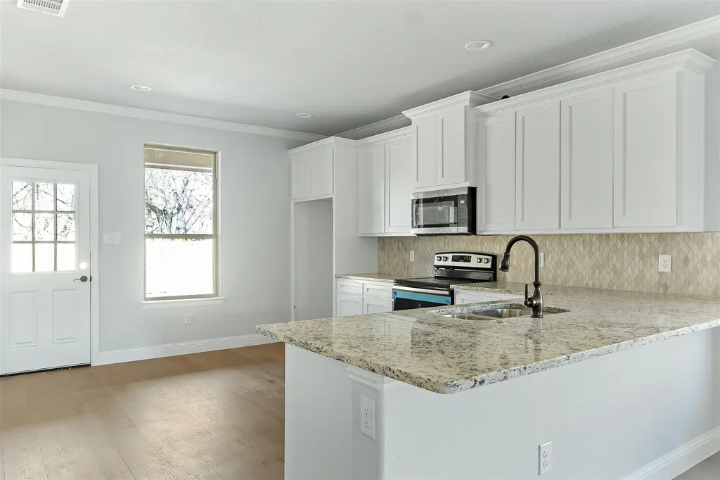 2117 Avenue B Grand Prairie TX 75051