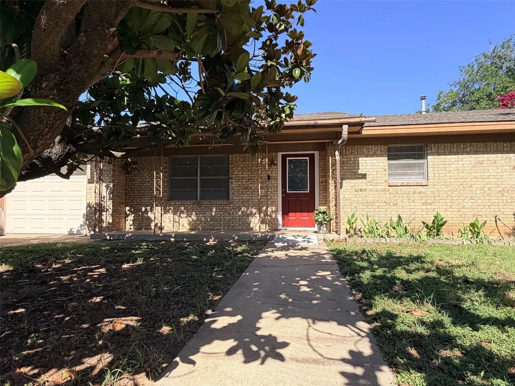 307 N Victor Street Comanche TX 76442