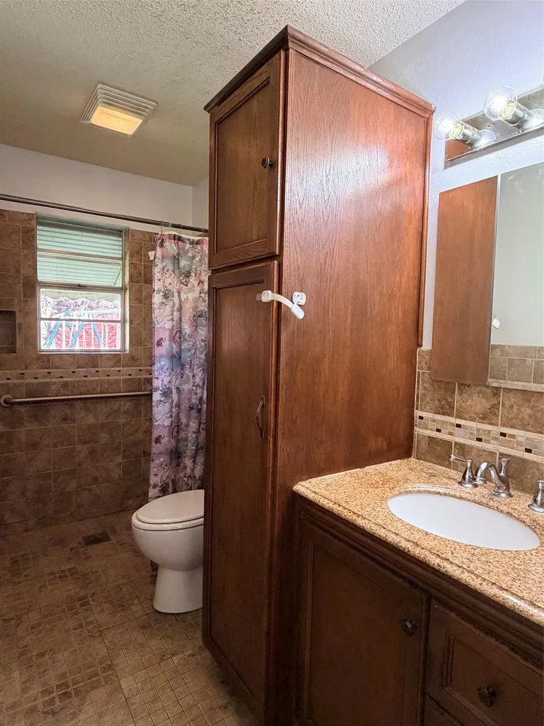 307 N Victor Street Comanche TX 76442