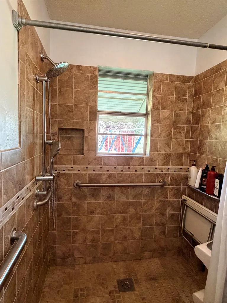 307 N Victor Street Comanche TX 76442