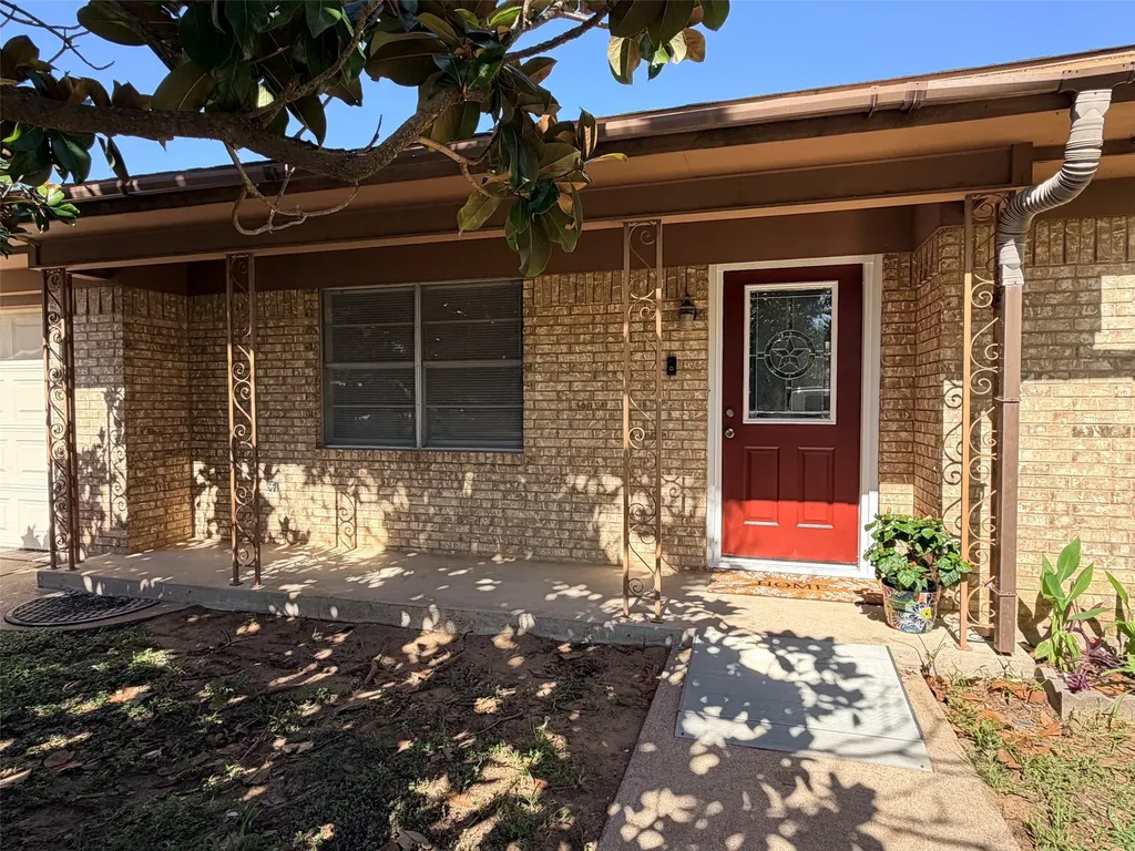 307 N Victor Street Comanche TX 76442