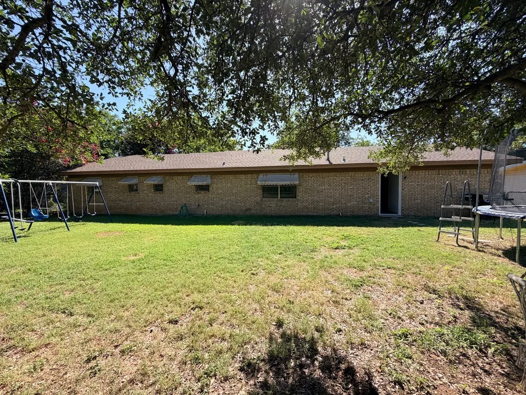 307 N Victor Street Comanche TX 76442