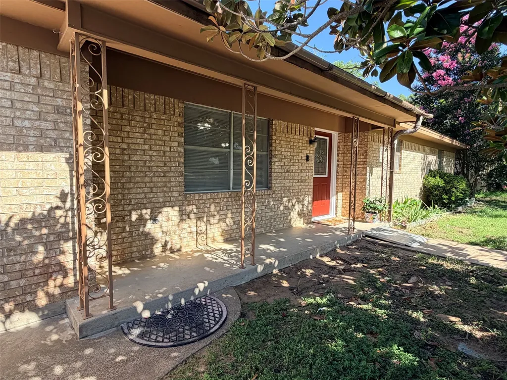 307 N Victor Street Comanche TX 76442