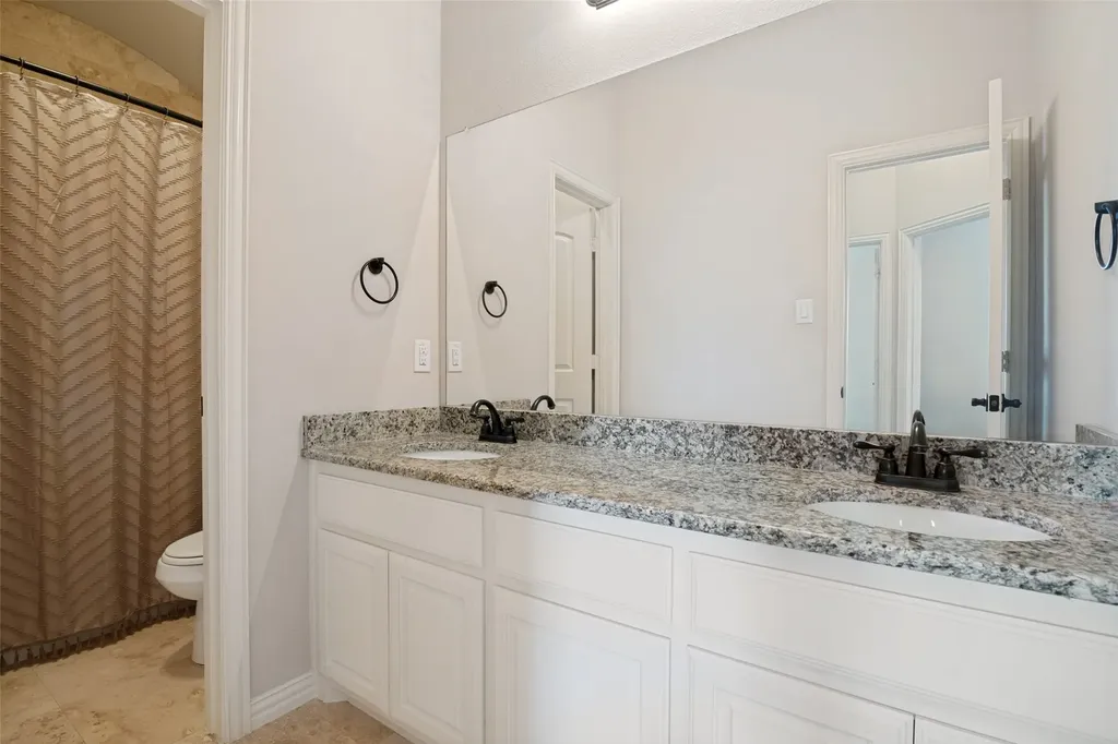 465 Collin Street Nevada TX 75173