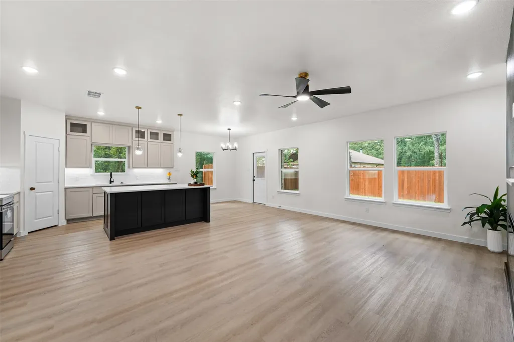 231 E Beachwood Loop Trinidad TX 75163