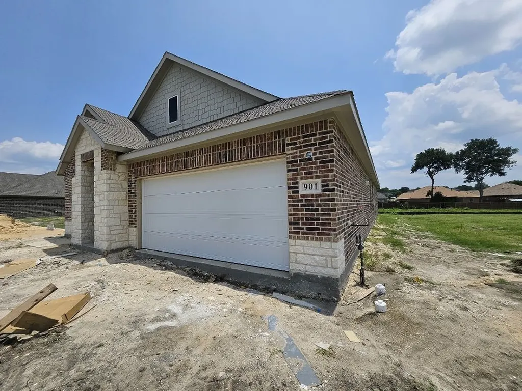 901 Silverleaf Drive Ennis TX 75119