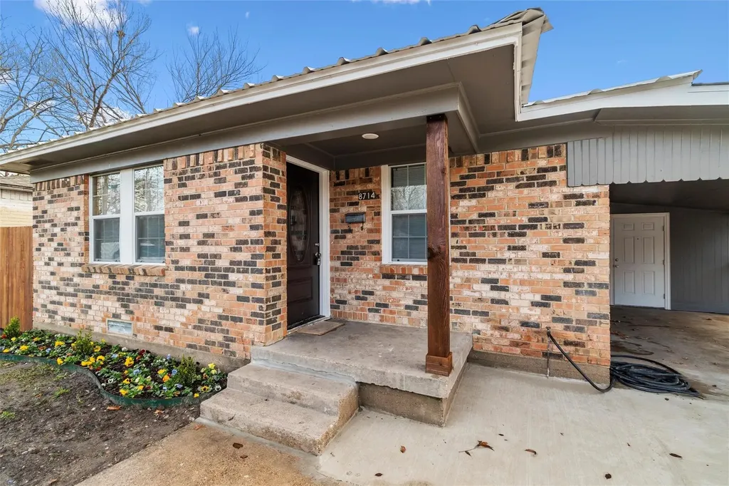 8714 Quinn Street Dallas TX 75217