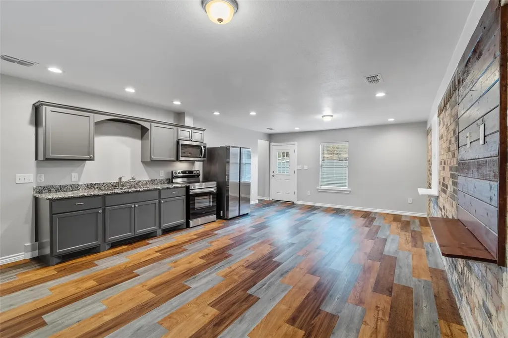 8714 Quinn Street Dallas TX 75217
